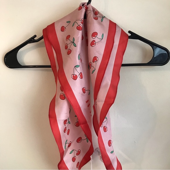 🍒Coach Signature Heart Cherry Print Silk Diamond Scarf - Picture 4 of 10